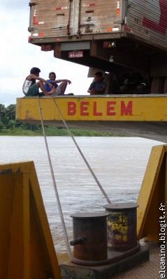 sur la barge